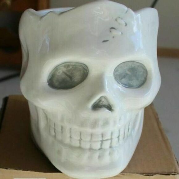 Yankee Candle Halloween SKULL JAR HOLDER CANDY DISH 2021 New in box - Picture 1 of 2